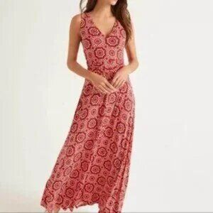 Boden | Plus Size Sienna Jersey Maxi Dress in Medallion Box Red Sun Tile Print